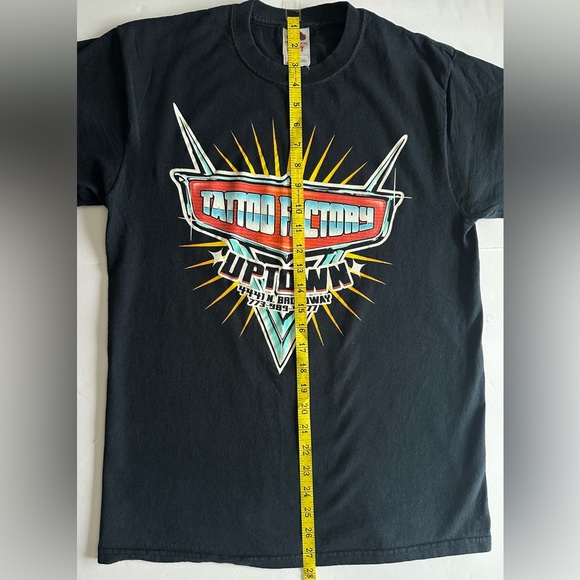 Y2K Fruit Of The Loom Heavy Tattoo Factory Uptown Graphic T-Shirt - Picture 5 of 9